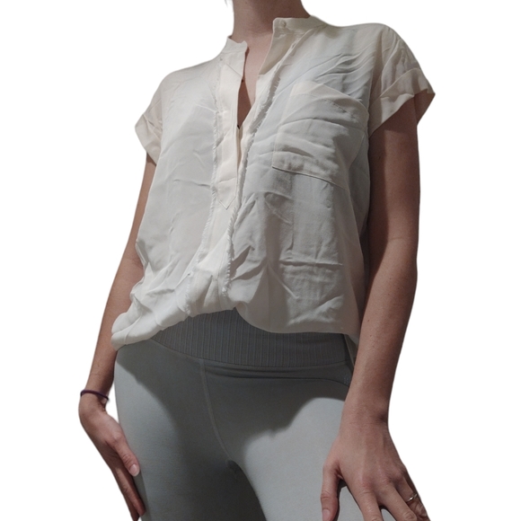 Vince S ivory silk short sleeve blouse with pocket and 2 buttons - Picture 1 of 13